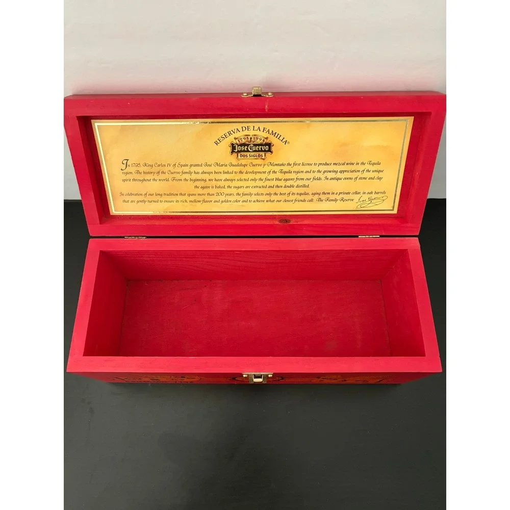 Jose Cuervo Reserva de la Familia 1996 Wood Box Manuel Velazquez Red Folk Art